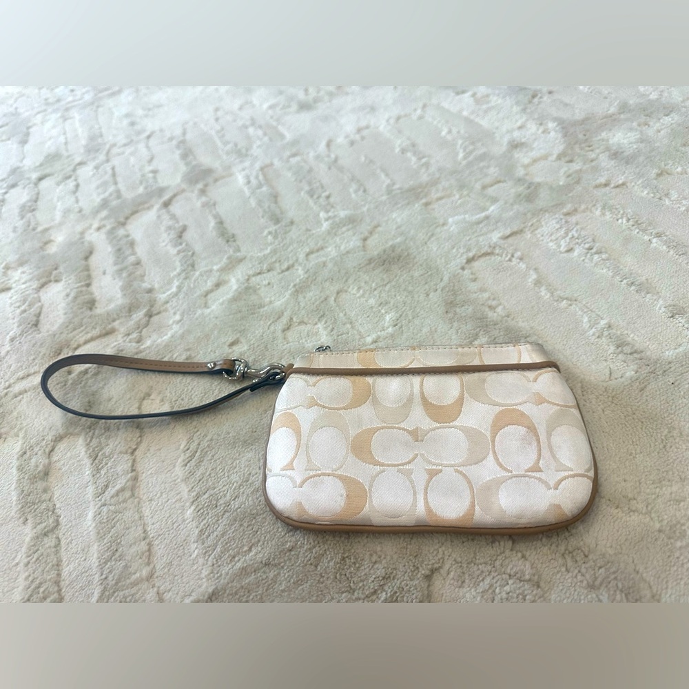 Coach Zip Wristlet With Signature Canvas - Ivory